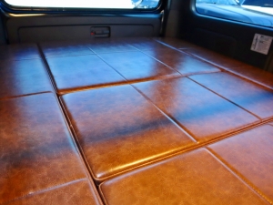 ハイエースバンアウトドア　キャンプ　車中泊　バンライフ　１BOX　ベッド　キャンピングカー