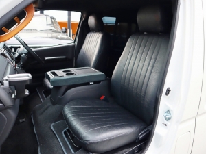 ハイエースバン新車アウトレットアウトドア　キャンプ　車中泊　バンライフ　１BOX　ベッド　キャンピングカー