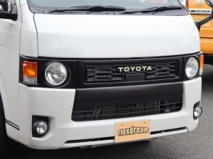 ハイエースバン新車アウトレットアウトドア　キャンプ　車中泊　バンライフ　１BOX　ベッド　キャンピングカー