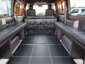 ハイエースバン新車アウトレットアウトドア　キャンプ　車中泊　バンライフ　１BOX　ベッド　キャンピングカー