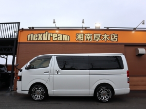 ハイエースバン新車アウトレットアウトドア　キャンプ　車中泊　バンライフ　１BOX　ベッド　キャンピングカー