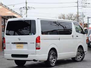 ハイエースバン新車アウトレットアウトドア　キャンプ　車中泊　バンライフ　１BOX　ベッド　キャンピングカー