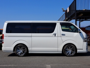 ハイエースバンアウトドア　キャンプ　車中泊　バンライフ　１BOX　ベッド　キャンピングカー
