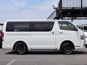 ハイエースバンアウトドア　キャンプ　車中泊　バンライフ　１BOX　ベッド　キャンピングカー