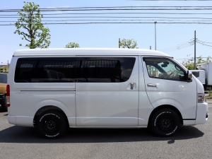 ハイエースバンアウトドア　キャンプ　車中泊　バンライフ　１BOX　ベッド　キャンピングカー