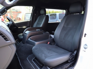 ハイエースバンアウトドア　キャンプ　車中泊　バンライフ　１BOX　ベッド　キャンピングカー