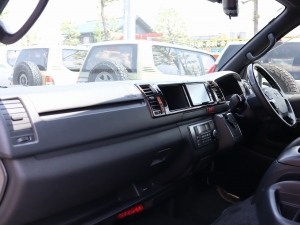 ハイエースバンアウトドア　キャンプ　車中泊　バンライフ　１BOX　ベッド　キャンピングカー