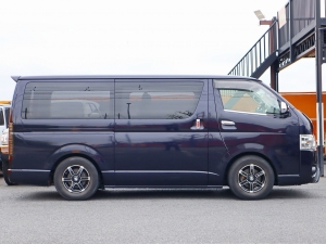 ハイエースバンアウトドア　キャンプ　車中泊　バンライフ　１BOX　ベッド　キャンピングカー