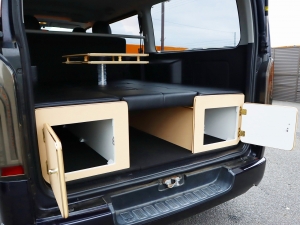 ハイエースバンアウトドア　キャンプ　車中泊　バンライフ　１BOX　ベッド　キャンピングカー