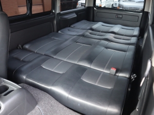 ハイエースバンアウトドア　キャンプ　車中泊　バンライフ　１BOX　ベッド　キャンピングカー