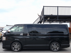 ハイエースバンアウトドア　キャンプ　車中泊　バンライフ　１BOX　ベッド　キャンピングカー