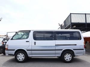 ハイエースバンアウトドア　キャンプ　車中泊　バンライフ　１BOX　ベッド　キャンピングカー