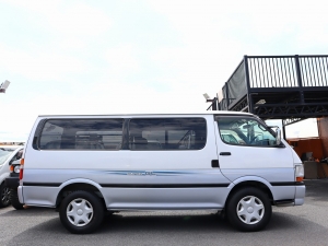 ハイエースバンアウトドア　キャンプ　車中泊　バンライフ　１BOX　ベッド　キャンピングカー
