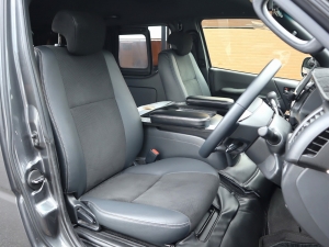 ハイエースバンアウトドア　キャンプ　車中泊　バンライフ　１BOX　ベッド　キャンピングカー