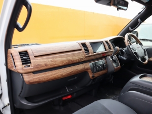ハイエースバンアウトドア　キャンプ　車中泊　バンライフ　１BOX　ベッド　キャンピングカー