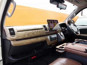 ハイエースバンキャンプ　アウトドア　レジャー　４ＷＤ　ＳＵＶ
