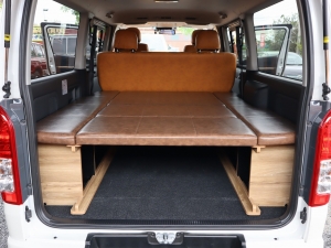 ハイエースバンキャンプ　アウトドア　レジャー　４ＷＤ　ＳＵＶ