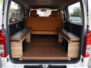 ハイエースバンキャンプ　アウトドア　レジャー　４ＷＤ　ＳＵＶ