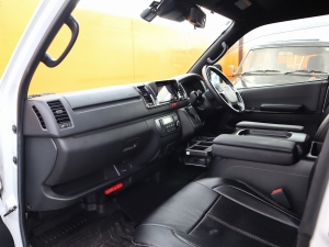 ハイエースバンキャンプ　アウトドア　レジャー　４ＷＤ　ＳＵＶ
