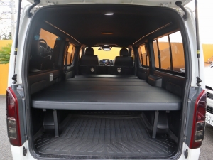 ハイエースバンキャンプ　アウトドア　レジャー　４ＷＤ　ＳＵＶ