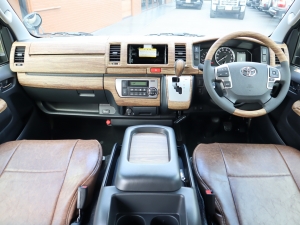 ハイエースバンキャンプ　アウトドア　レジャー　４ＷＤ　ＳＵＶ