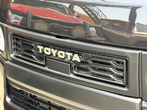 ハイエースバンアウトドア　キャンプ　車中泊　バンライフ　4WD　ベッド　キャンピングカー