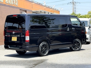 ハイエースバンアウトドア　キャンプ　車中泊　バンライフ　4WD　ベッド　キャンピングカー