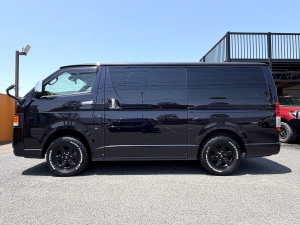 ハイエースバンアウトドア　キャンプ　車中泊　バンライフ　4WD　ベッド　キャンピングカー