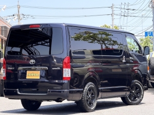 ハイエースバンアウトドア　キャンプ　車中泊　バンライフ　4WD　ベッド　キャンピングカー