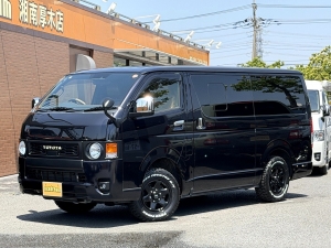 ハイエースバンアウトドア　キャンプ　車中泊　バンライフ　4WD　ベッド　キャンピングカー