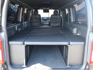 ハイエースバンアウトドア　キャンプ　車中泊　バンライフ　１BOX　ベッド　キャンピングカー