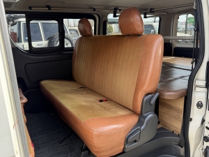 ハイエースバンアウトドア　キャンプ　車中泊　ベッド
