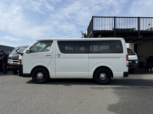 ハイエースバンアウトドア　キャンプ　車中泊　ベッド