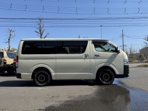 ハイエースバンアウトドア　キャンプ　車中泊　バンライフ　１BOX　ベッド　キャンピングカー