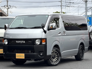 ハイエースバンアウトドア　キャンプ　車中泊　バンライフ　ベッド　