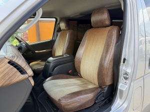 ハイエースバンアウトドア　キャンプ　車中泊　バンライフ　ベッド　