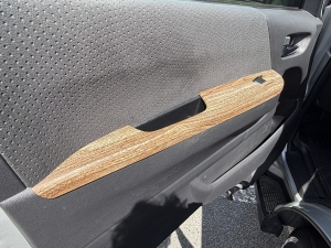 ハイエースバンアウトドア　キャンプ　車中泊　バンライフ　ベッド　
