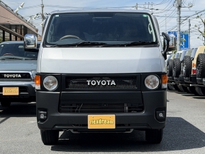 ハイエースバンアウトドア　キャンプ　車中泊　バンライフ　ベッド　