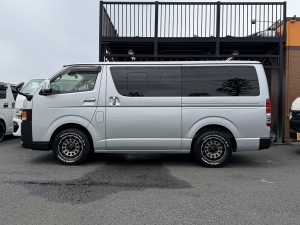 ハイエースバンアウトドア　キャンプ　車中泊　バンライフ　ベッド　