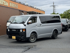 ハイエースバンアウトドア　キャンプ　車中泊　バンライフ　ベッド　