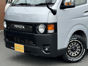 ハイエースバンアウトドア　キャンプ　車中泊　バンライフ　ベッド　