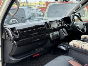 ハイエースバンキャンプ　アウトドア　レジャー　2ＷＤ　ＳＵＶ