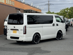 ハイエースバンバッドフェイス　ローダウン　2WD　車中泊