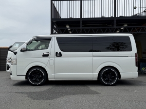 ハイエースバンバッドフェイス　ローダウン　2WD　車中泊