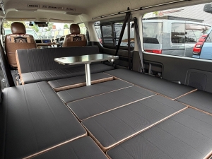 ハイエースワゴンアウトドア　キャンプ　車中泊　ベッド　キャンピングカー