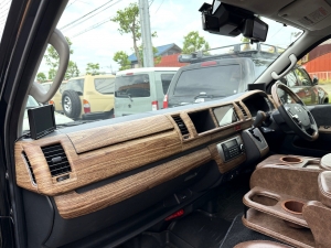 ハイエースワゴンアウトドア　キャンプ　車中泊　ベッド　キャンピングカー