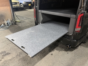ハイエースバンアウトドア　キャンプ　車中泊　バンライフ　１BOX　ベッド　キャンピングカー