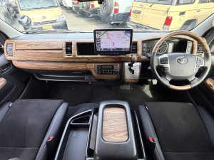 ハイエースワゴンキャンピングカー　アウトドア　レジャー　４ＷＤ　ＳＵＶ