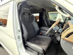 ハイエースワゴンキャンピングカー　アウトドア　レジャー　４ＷＤ　ＳＵＶ