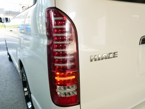 ハイエースワゴン新型　シーケンシャル　６速ＡＴ　ワゴン